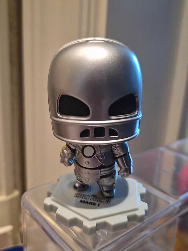 Hot Toys Cosbi Marvel Iron Man - Model Kit Box のレビューと価格